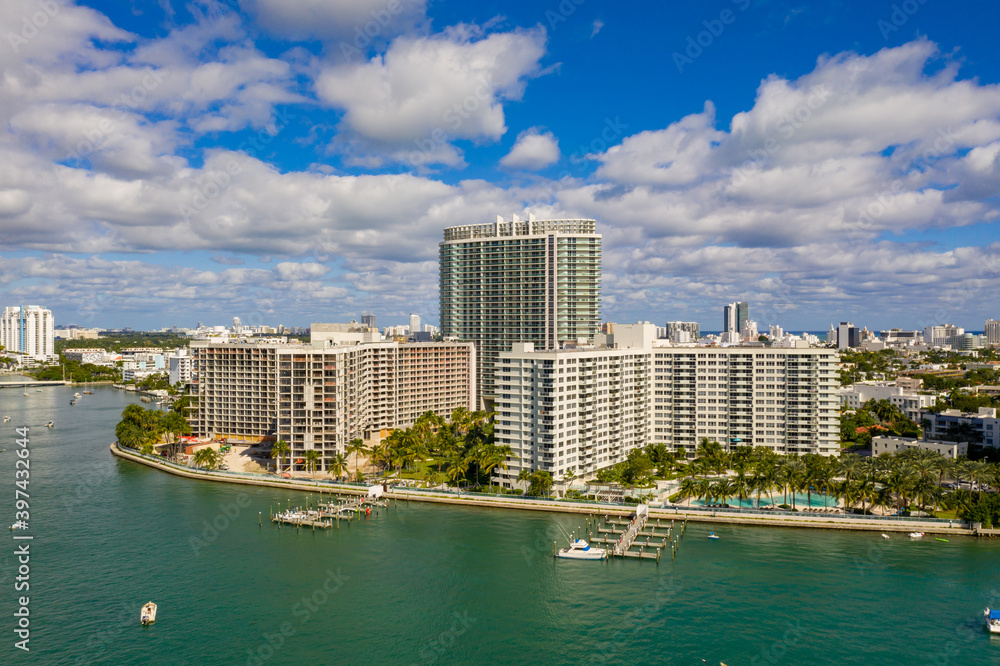 Fototapeta premium Waterfront condominiums in Miami Beach FL