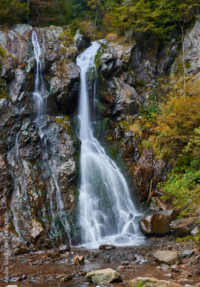 Obraz premium Waterfall in the mountains