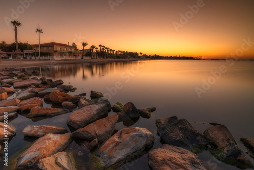 amanecer en la costa en verano