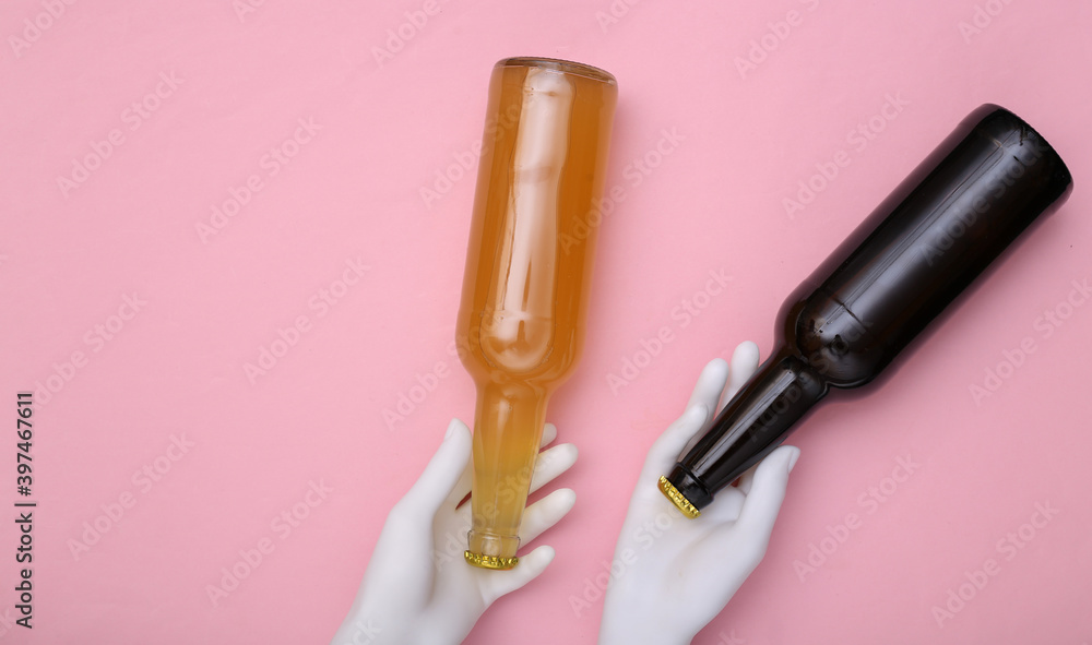 Naklejka premium White mannequin hands hold beer bottles on pink background. Alcohol addiction