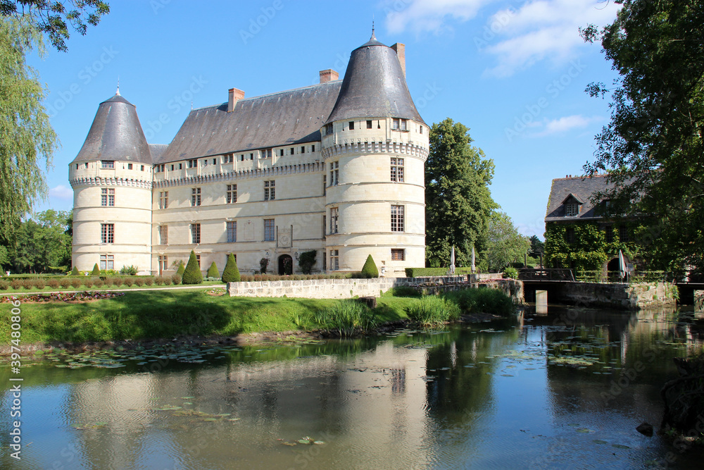 Fototapeta premium medieval and renaissance castle (islette) in azay-le-rideau (france)