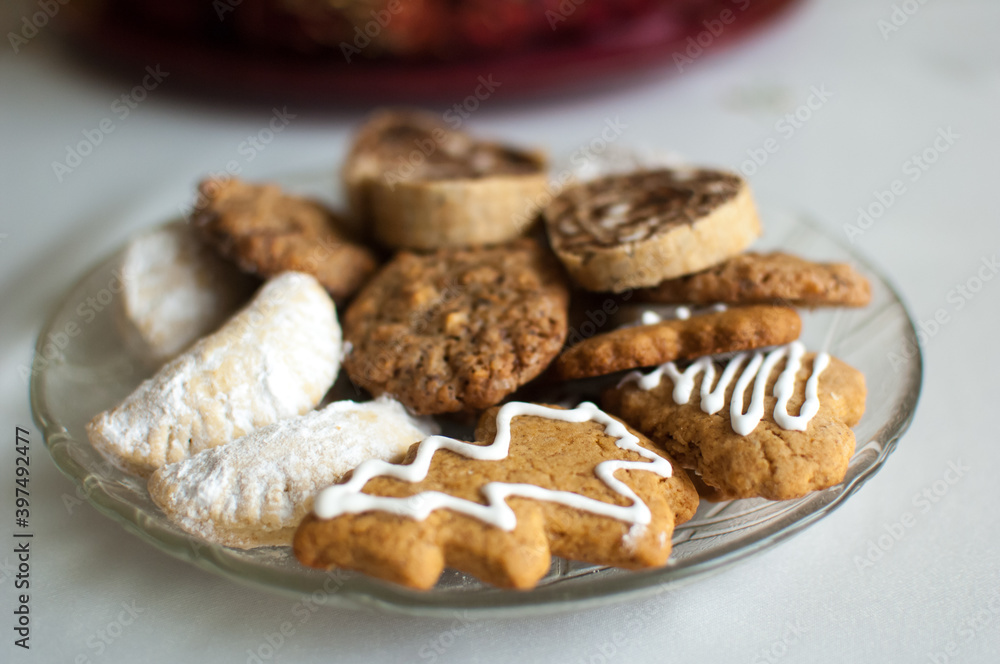 Plate of christmas cookies.