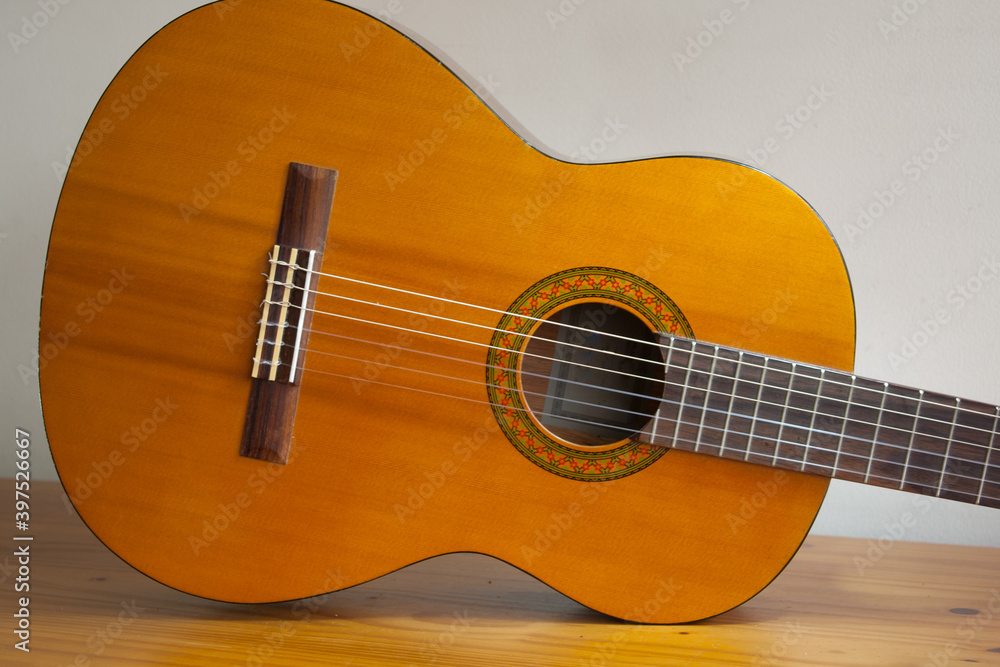 Guitarra y detalles de la guitarra clasica acustica Guitarra y detalles de la guitarra clasica acustica