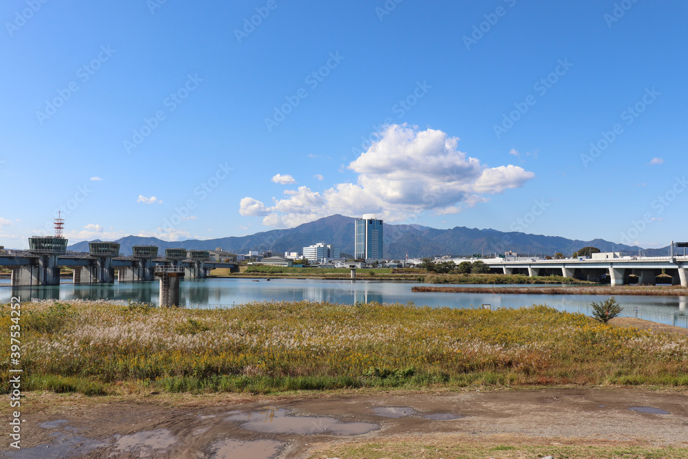 相模大堰と相模川橋（神奈川県）