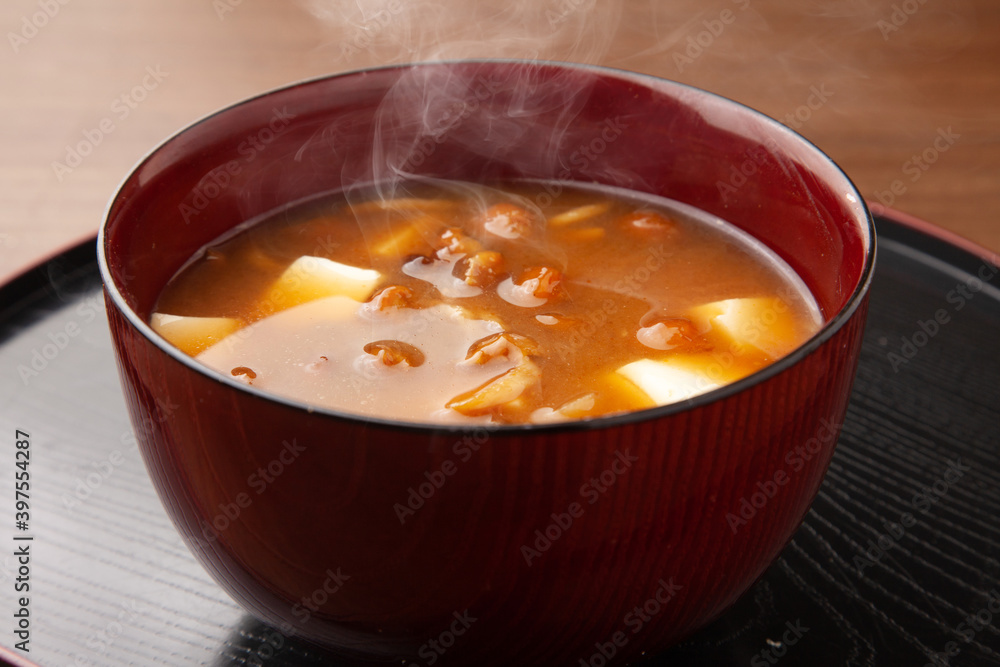 なめこと豆腐の味噌汁 なめこと豆腐の味噌汁
