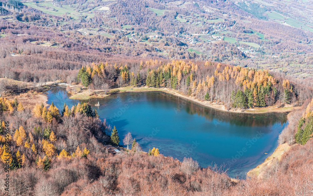 Fototapeta premium Calamone Lake or Ventasso Lake, Italy