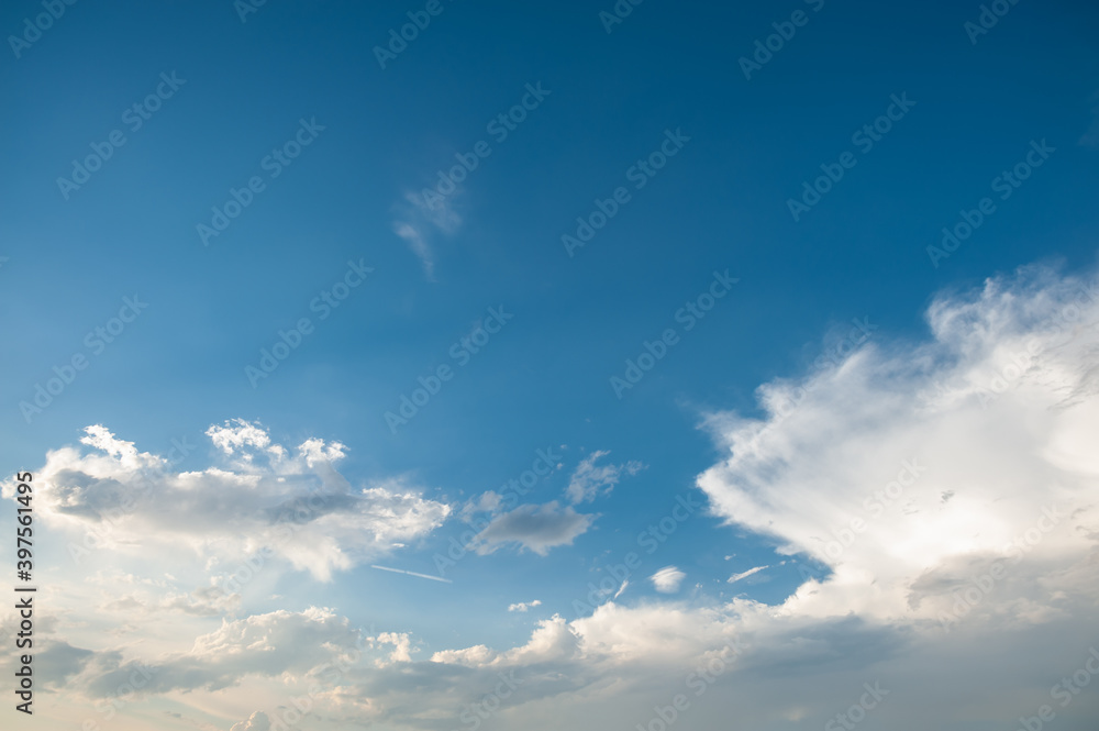 青空に白い雲