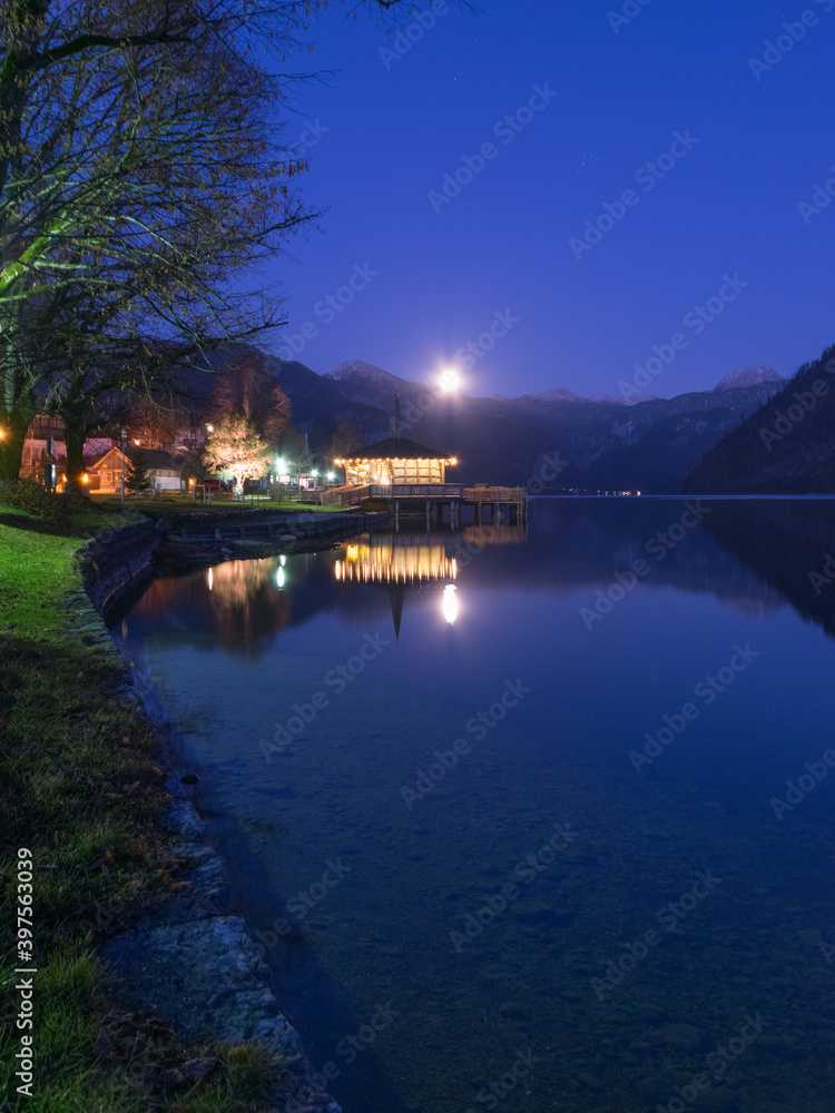 Fototapeta premium Mondaufgang am Grundlsee