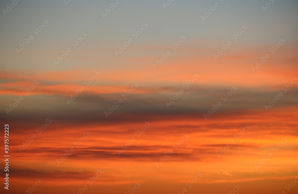 Abendrot am Himmel mit Wolkenband