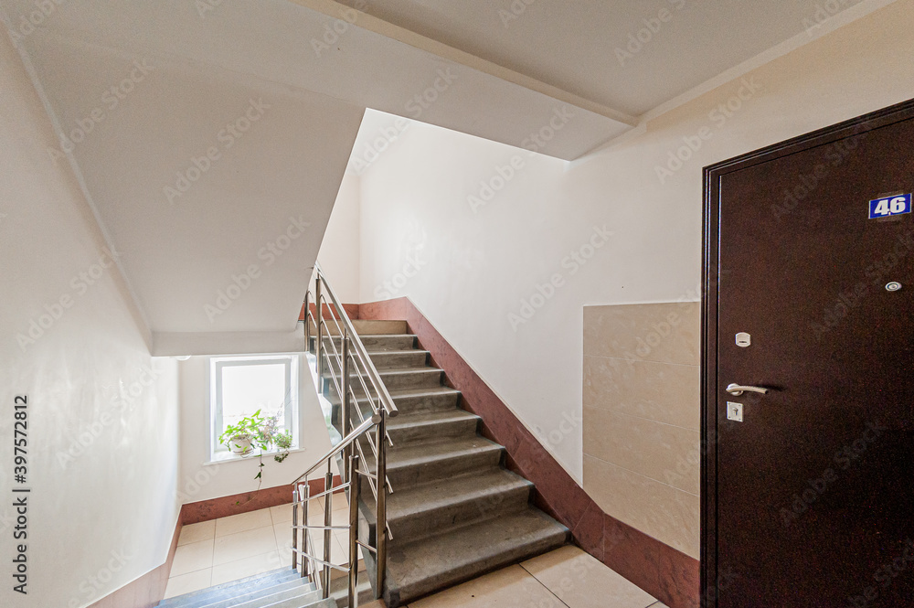 Obraz premium Russia, Moscow- April 17, 2020: interior public place, house entrance. doors, walls, staircase corridors, stairs, steps