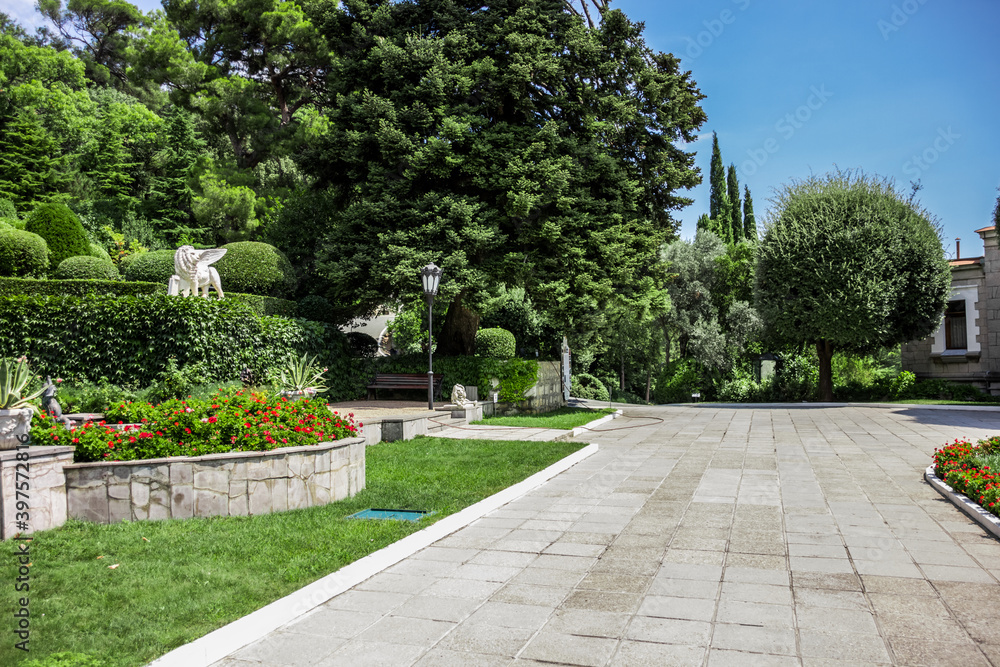 Fototapeta premium Crimea. Yalta. Beautiful palaces, green parks and cozy city streets.