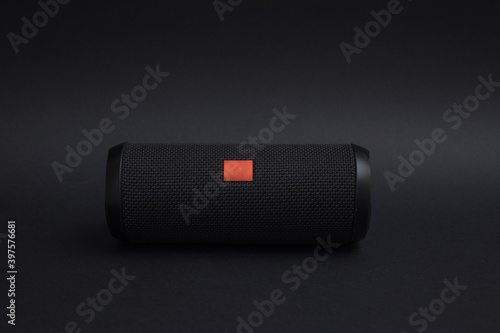 Plakat Black on black bluetooth speaker.