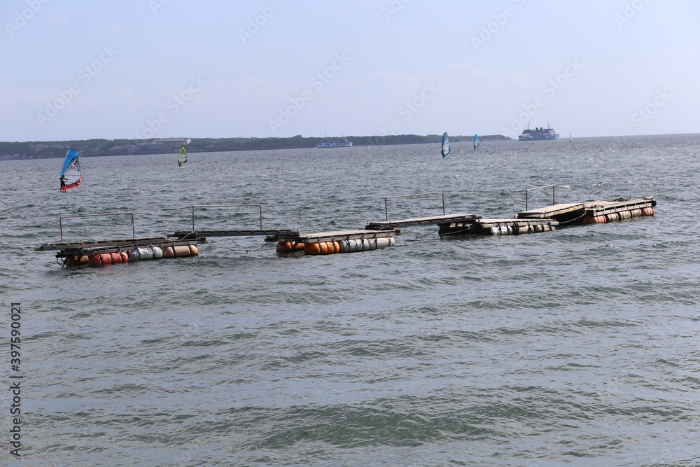 養殖用いかだ