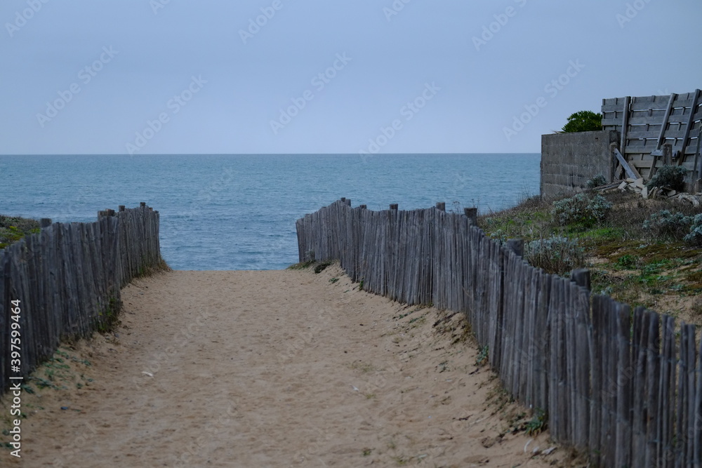 A small path to the beach of Valentin.