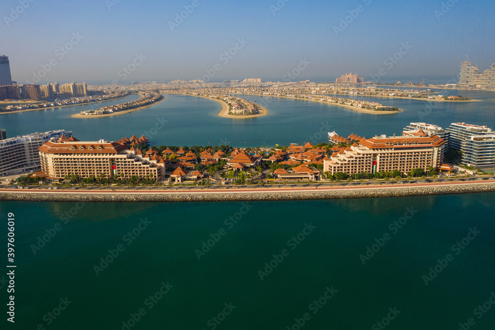 Naklejka premium 4k photo Resort Hotel, Thai Hotel, The Palm Jumeirah, Dubai, United Arab Emirates, Middle East, Aerial view, Drone