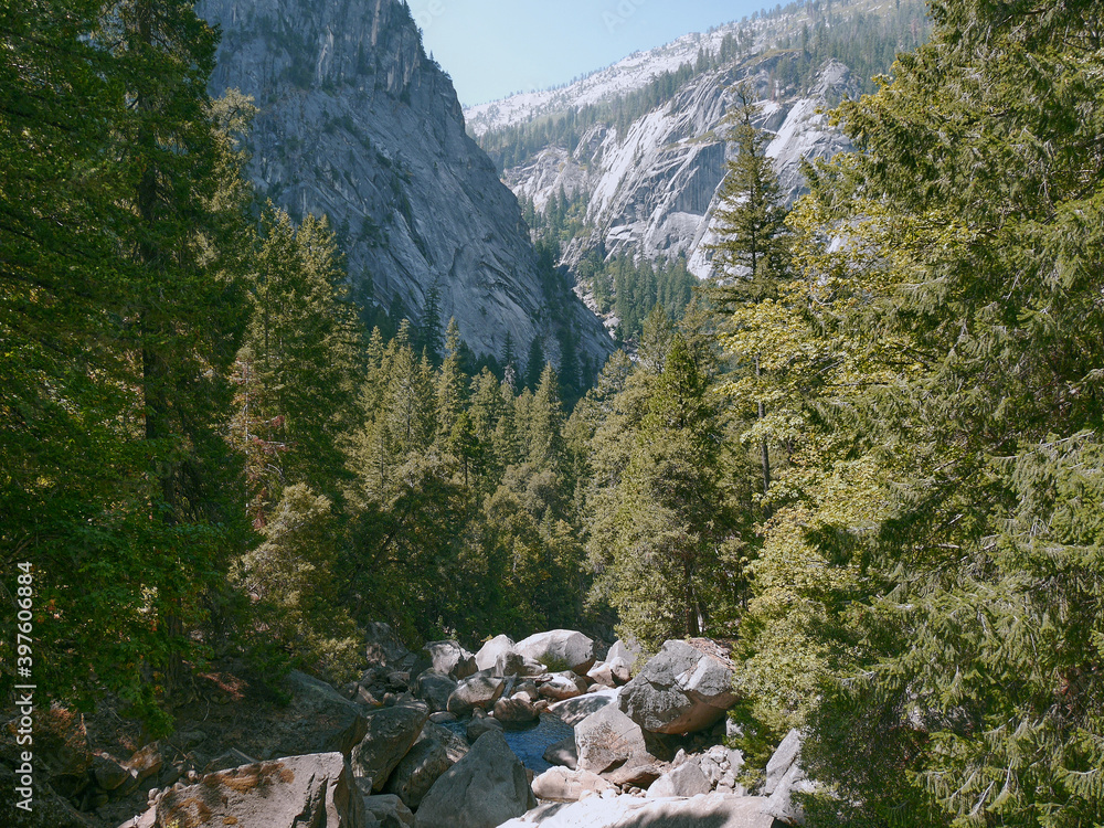 Obraz premium Vernal Falls Trail, Yosemite National Park, California