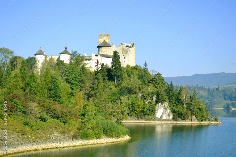 Zamek Pieniny w Niedzicy nad Jeziorem Czorsztyńskim