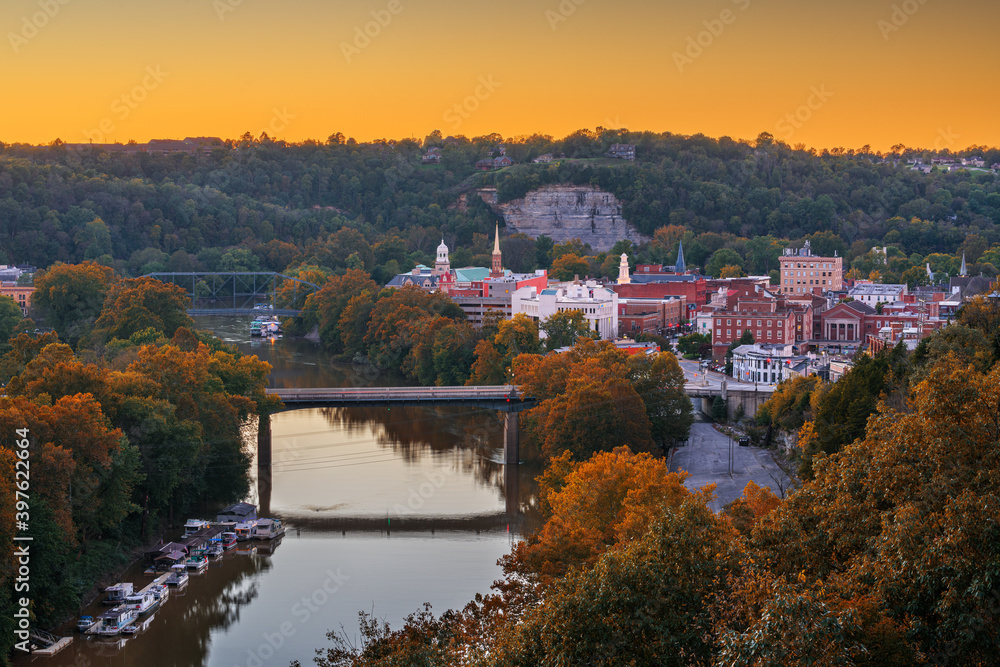 Frankfort, Kentucky, USA town skyline on the Kentucky River