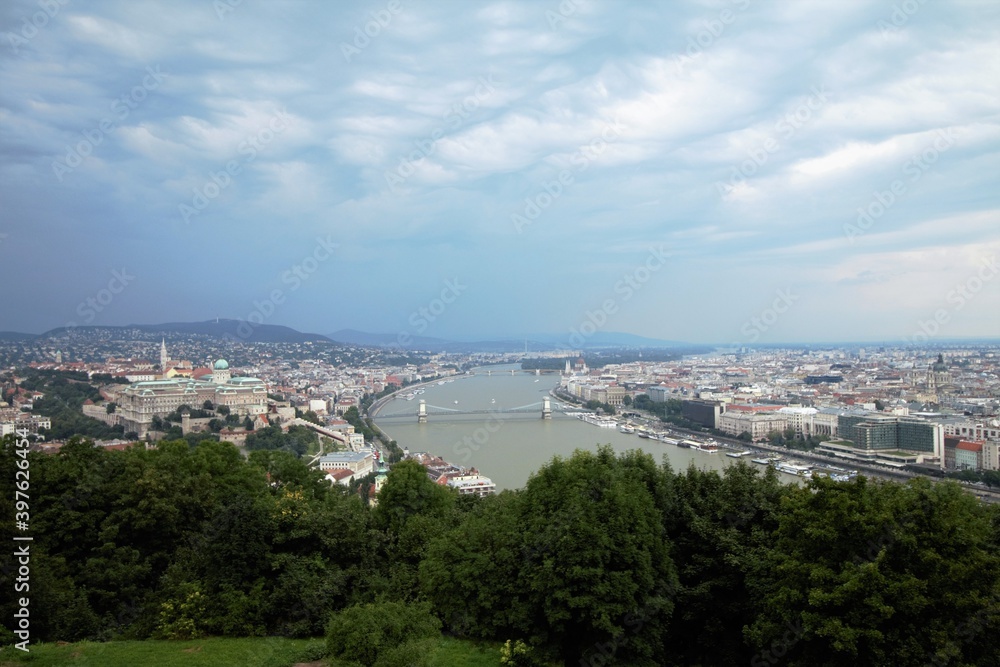 Bewölkter Tag über Budapest
