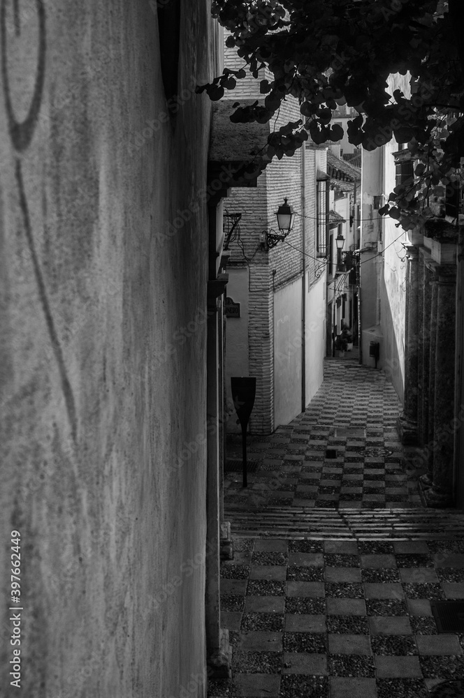 Obraz premium Una calle estrecha