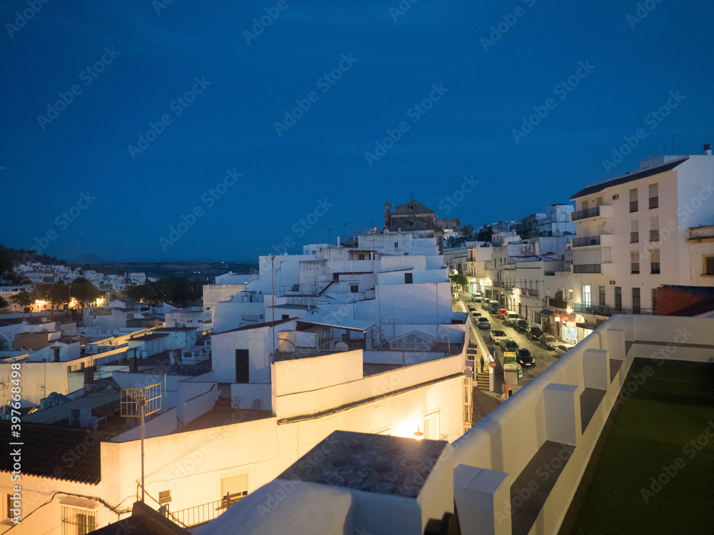 Fototapeta premium Vistas nocturnas de Arcos de la Frontera, en Cádiz, Andalucía, España