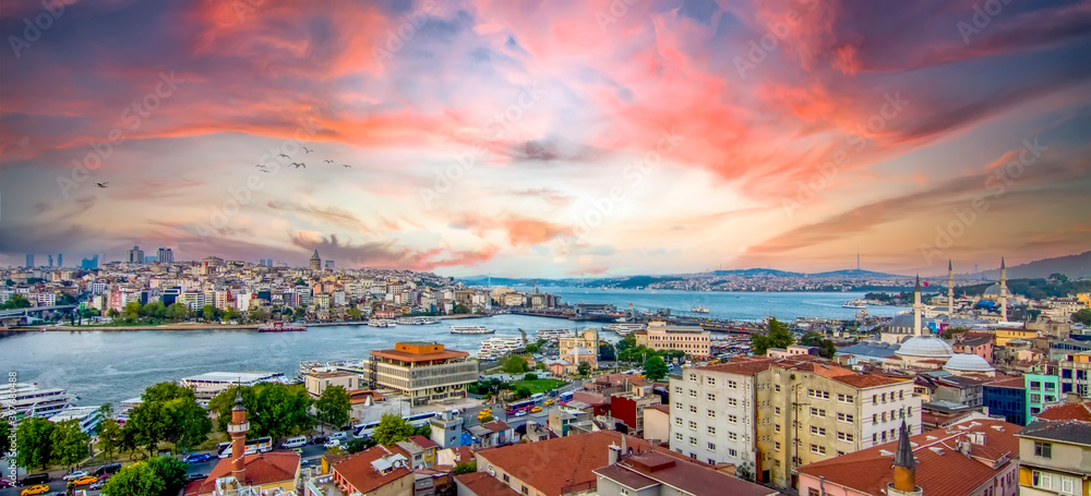 Naklejka premium Golden Horn against Galata tower, Istanbul, Turkey 