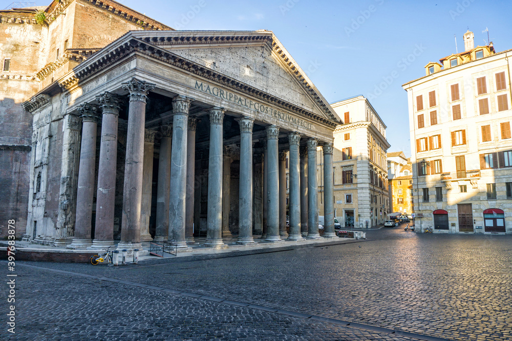 Fototapeta premium Ancient Pantheon in Rome