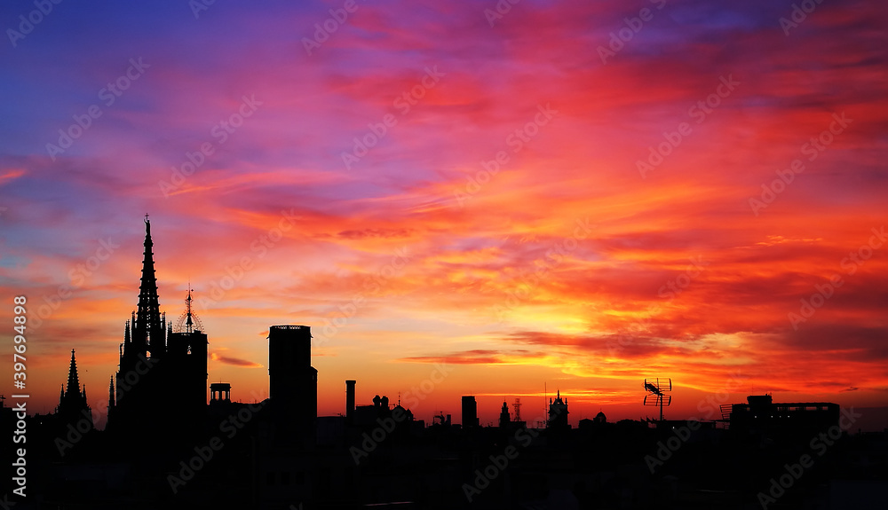 Fototapeta premium Burning sunset in Barcelona