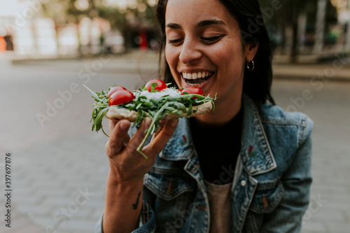Photography beautiful woman eating street food in barcelona