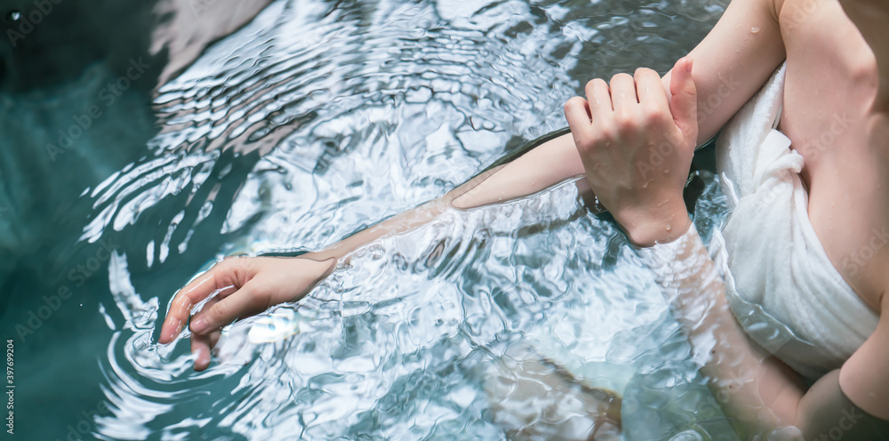 © naka - 温泉・女性