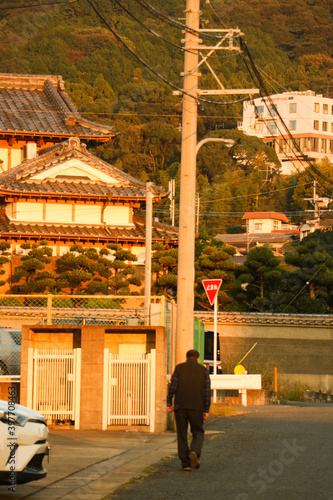 夕日とおじいさん