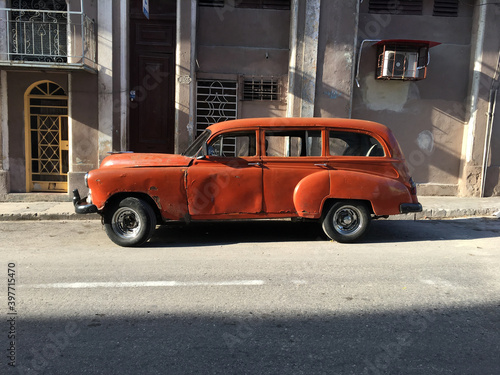 Restored antique car - Old Havana, Cuba © Nomad's Lens