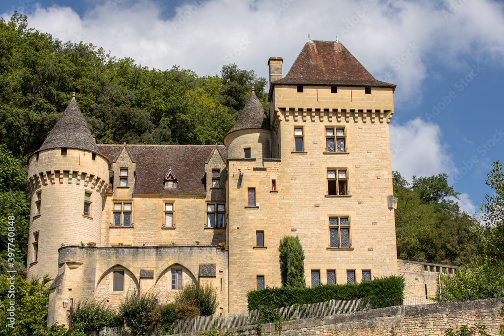  Chateau La Malartrie in La Roque-Gageac, Dordogne river valley. Aquitaine, France