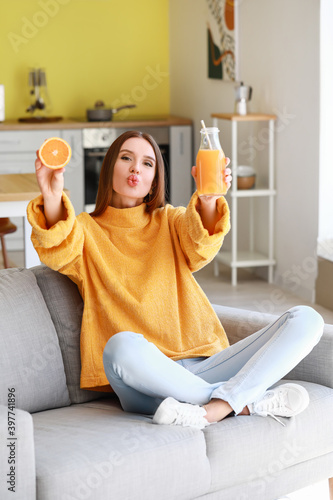 Beautiful young woman drink...