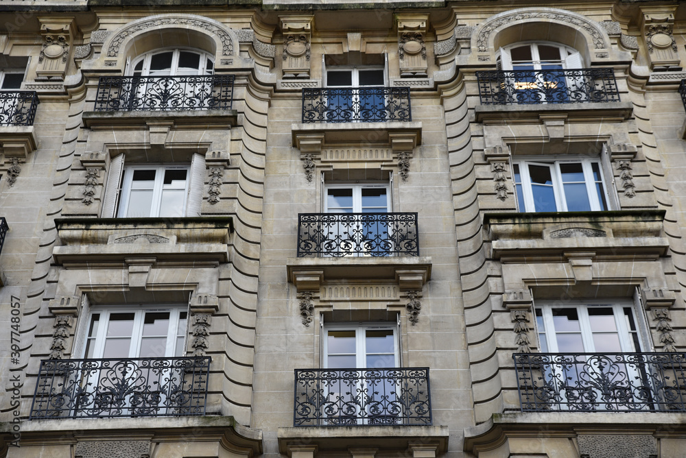 Immeuble haussmannien à Paris, France