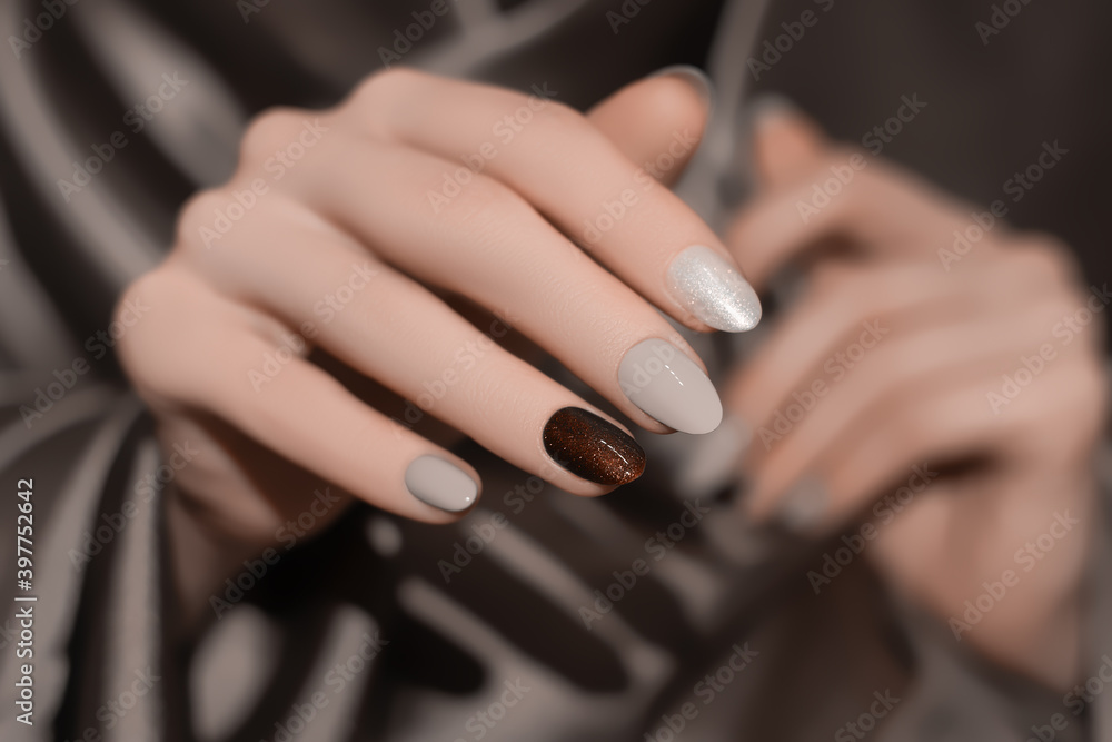 Be The Heroine Medium Almond Beige Everyday Press On Nails – RainyRoses
