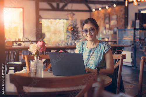 Photography woman working on computer laptop in coffee shop