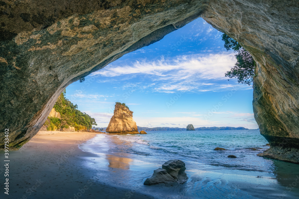 Fototapeta view from the cave at cathedral cove,coromandel,new zealand