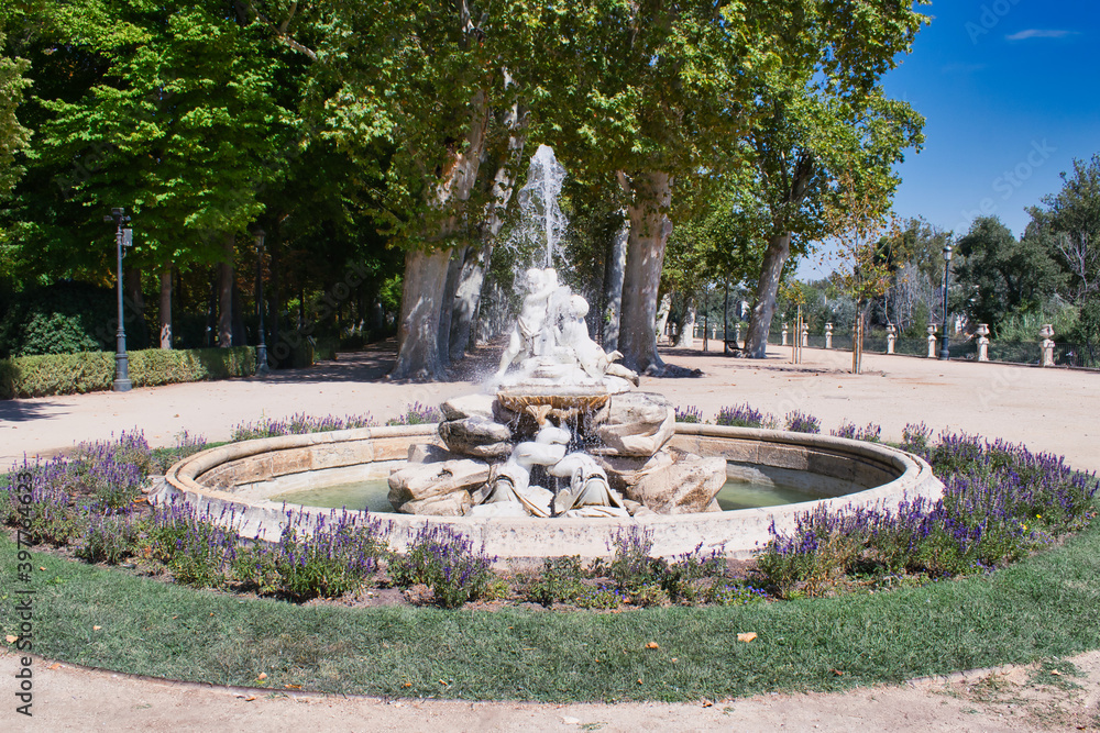 Fuente de la boticaria en los jardines del palacio real de Aranjuez, España