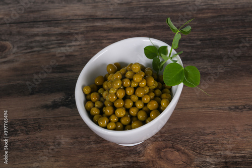 Fototapeta Naklejka Na Ścianę i Meble -  Canned Green peas in the bowl