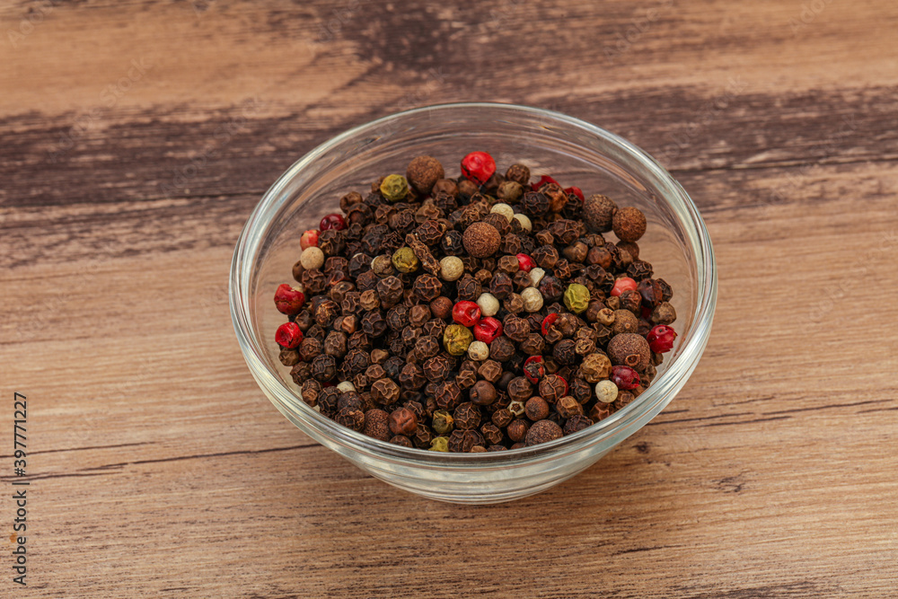 Peppercorn heap in the bowl