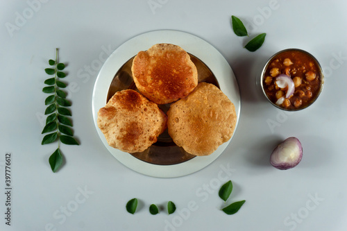 Bild auf Leinwand Delicious and tasty Homemade poori on the table