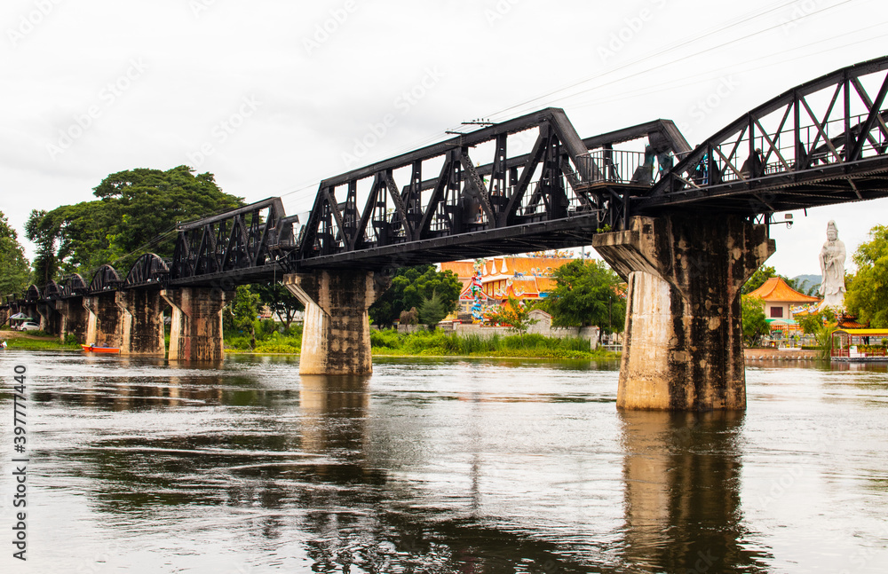 Obraz premium Kwai River Bridge in Kanchanaburi Thailand Asia