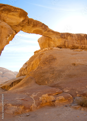 Arco naturale deserto Giordania © Claudio