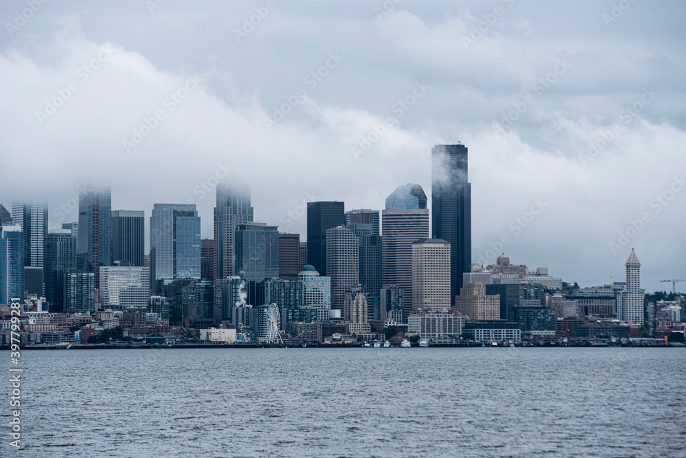 Fototapeta premium foggy cloudy view of seattle skyline from the harbor