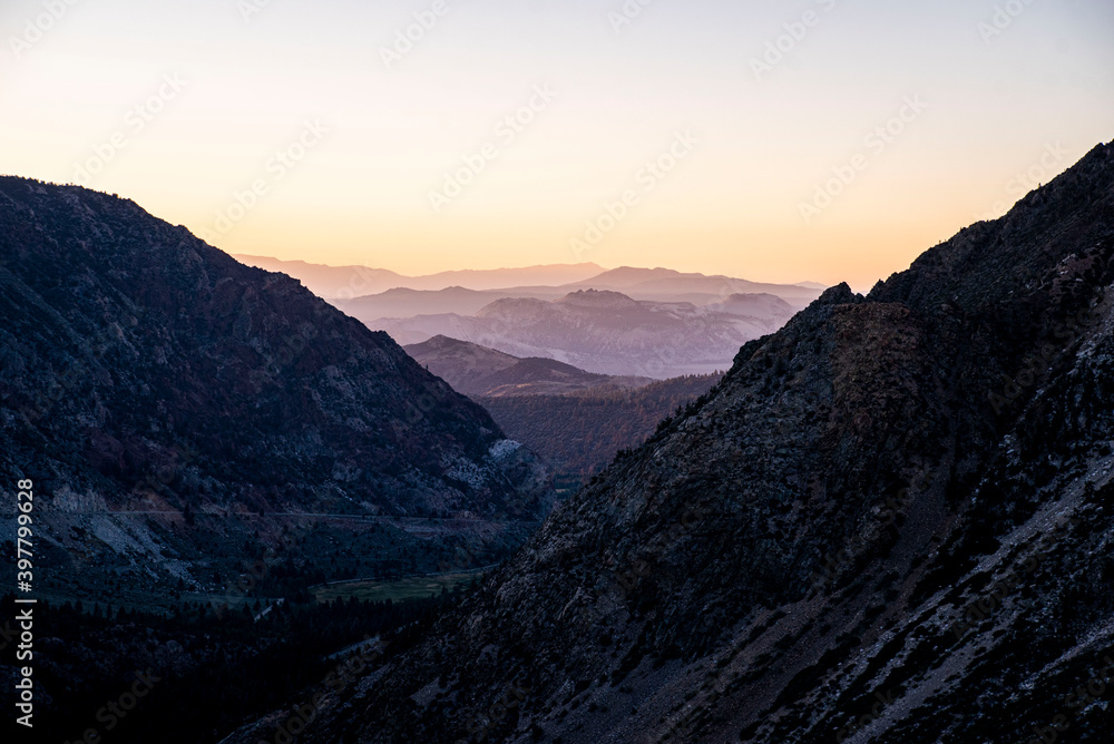 Obraz premium colorful sunrise above yosemite valley