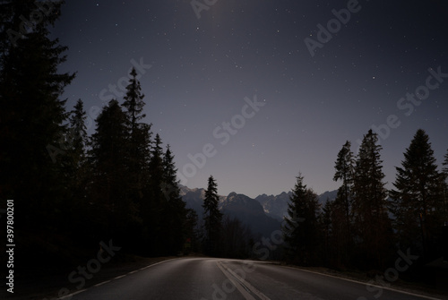 Nocna droga w polskie góry