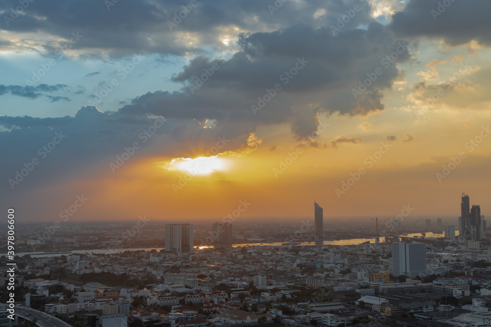 Naklejka premium Bangkok, Thailand - Nov 26, 2020 : Beautiful city view of Bangkok Before the sunset creates relaxing feeling for the rest of the day. No focus, specifically.