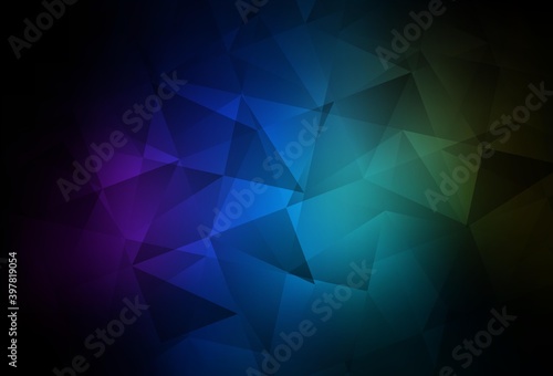 Dark Multicolor vector shining triangular backdrop.