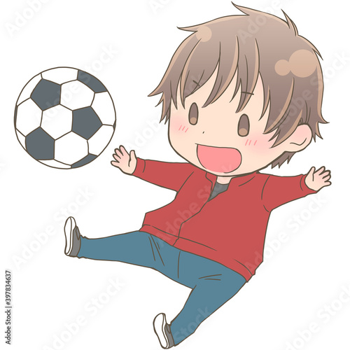 サッカーボールを蹴り上げる男の子